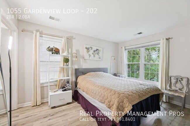 Building Photo - 1055 Gardenview Loop