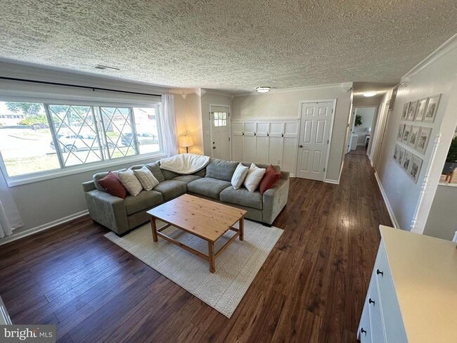 Building Photo - 10411 Farrar Ave