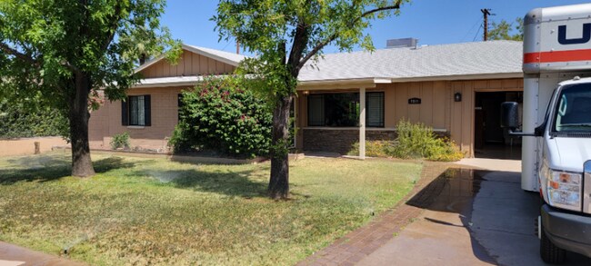 Building Photo - 8044 E Cambridge Ave