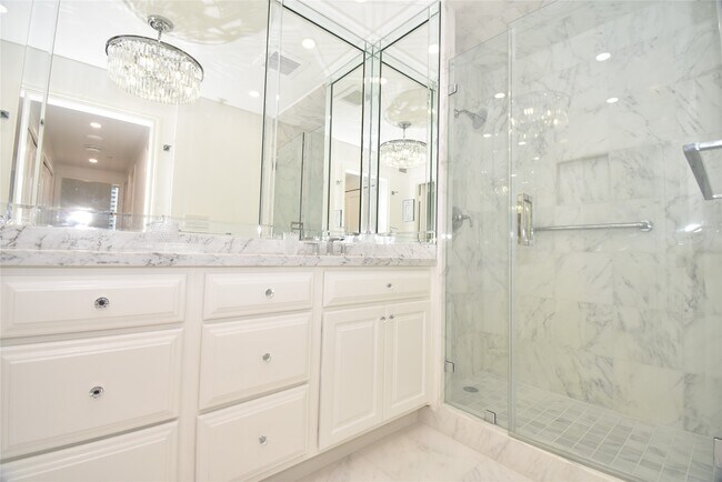 Building Photo - 5110 San Felipe St