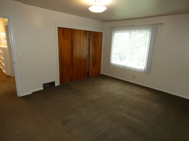 Building Photo - 2521 S Laurel St