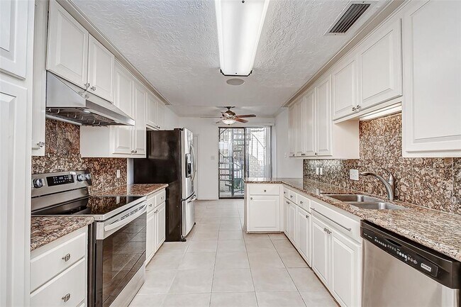 Building Photo - 201 Vanderpool Ln