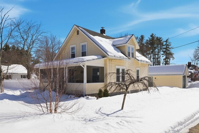 Building Photo - 26 Snow St