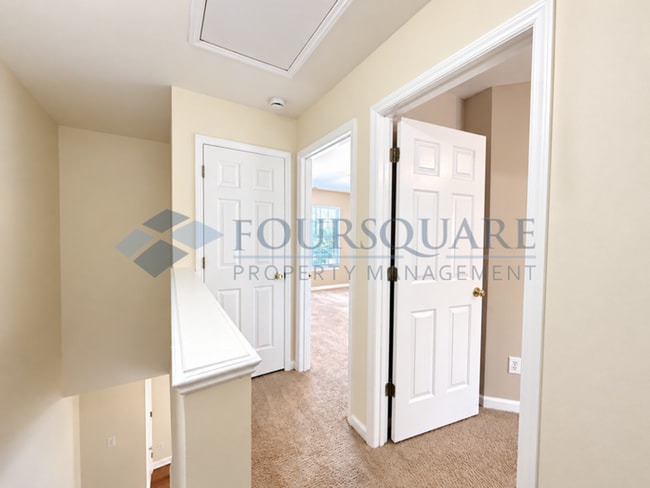 Building Photo - Inviting Townhome with En-Suite Secondary Bedroom, Back Patio & Community Pool – Raleigh Location