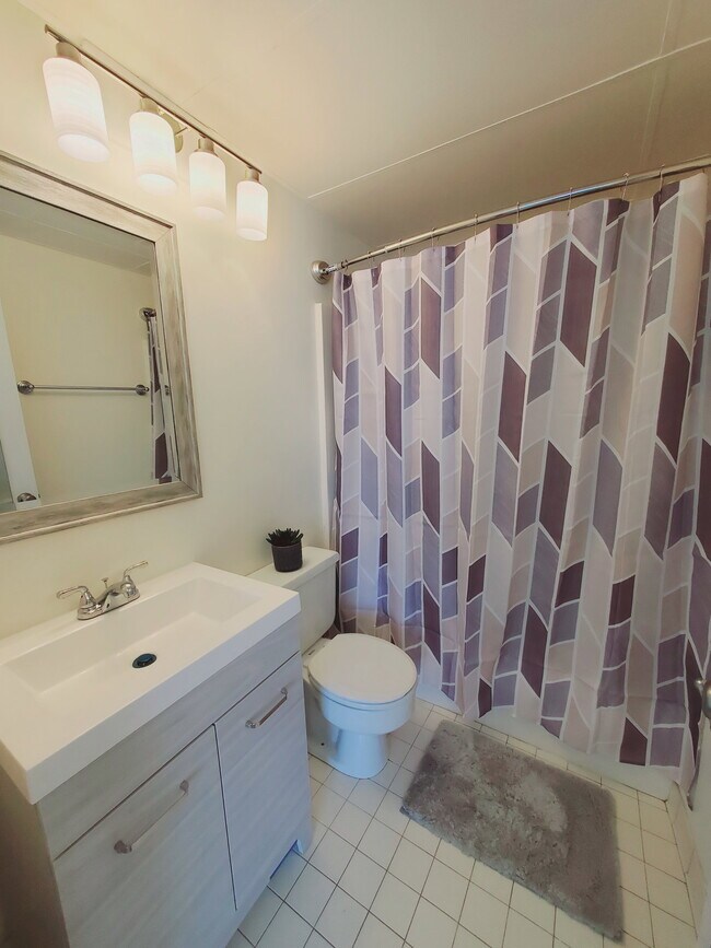 Building Photo - 60 Strawberry Hill Ave