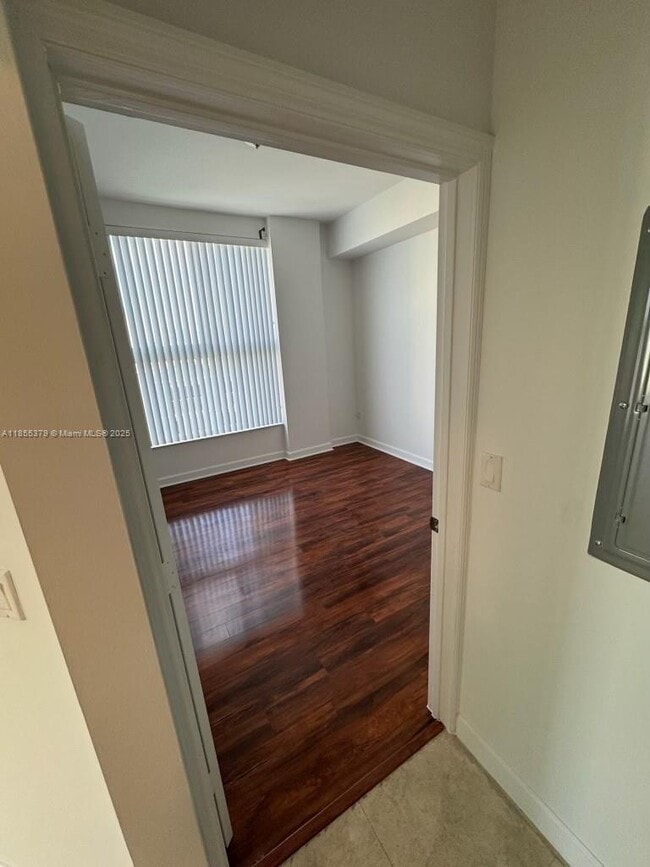 Building Photo - 2650 SW 37th Ave