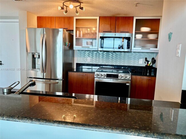 Building Photo - 1800 N Bayshore Dr