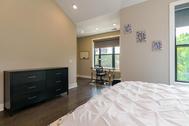 Building Photo - 1308 Forsythe Ave