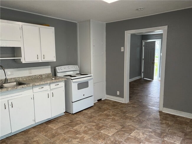 Building Photo - 701 W Lakeside Dr