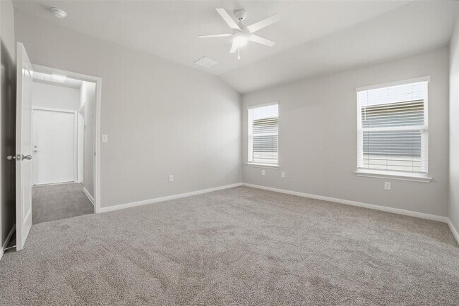 Building Photo - 600 Marimoor Dr