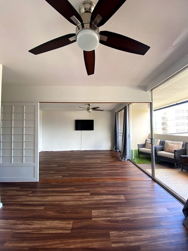 Building Photo - Emerson Court, Punchbowl Makiki 2 bedroom 1 ba 1 parking pet negotiable 20 lbs less