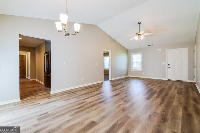 Building Photo - 761 Woodwind Dr