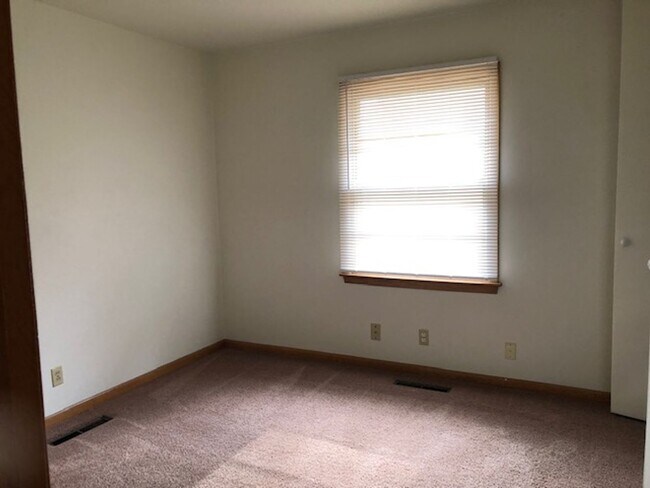 Building Photo - Three-Bedroom, 1-Bath House