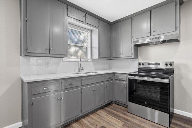 Building Photo - Updated 2 Bedroom in Connally ISD
