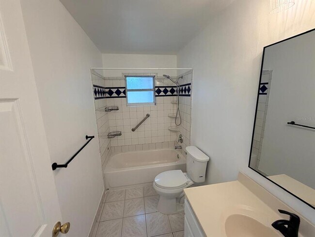 Building Photo - 2510 Sandalwood Dr