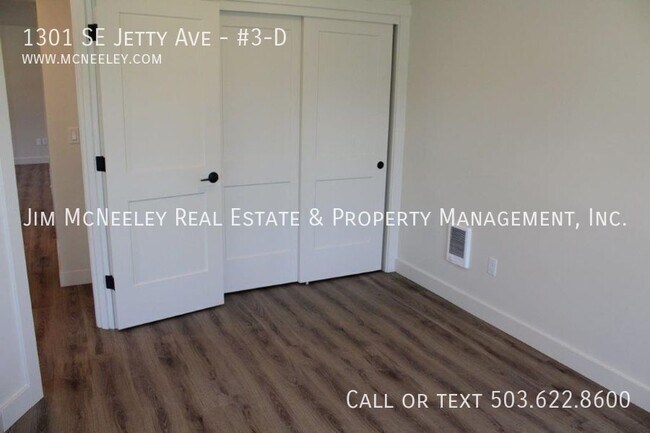 Building Photo - 1301 SE Jetty Ave