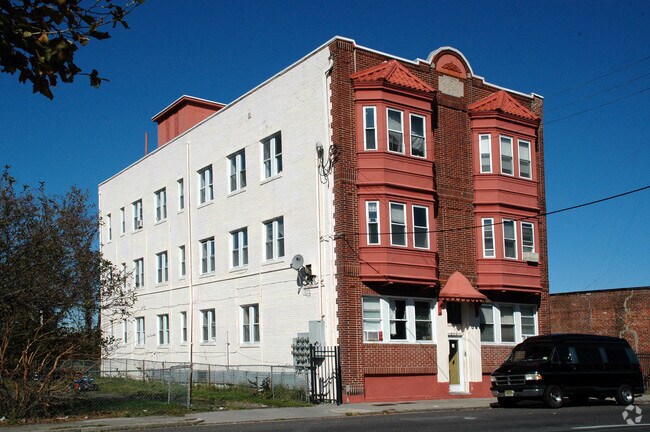 Building Photo - 811-813 Baltic Ave