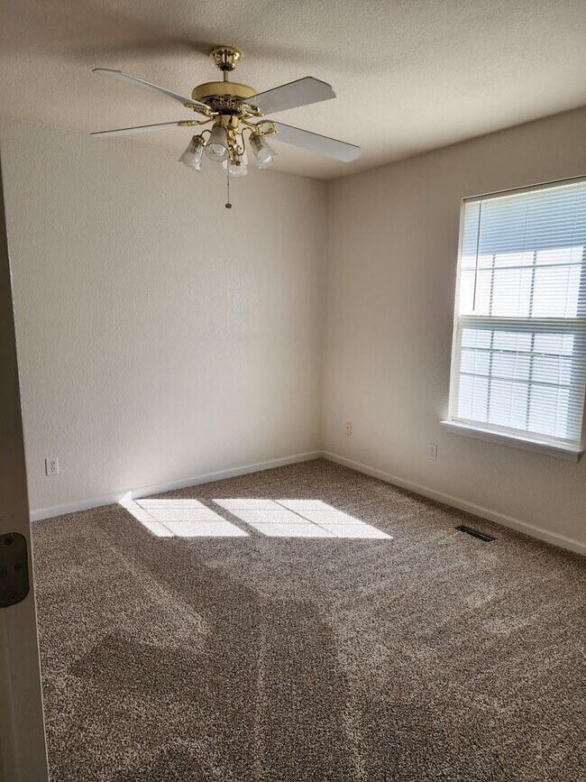 Building Photo - 2681-2683 E Oakbrook Dr