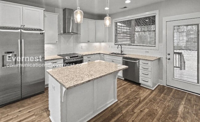 Building Photo - 4 Bed/2.5 Bath Home with Garage / Pet-Friendly / Available Now!