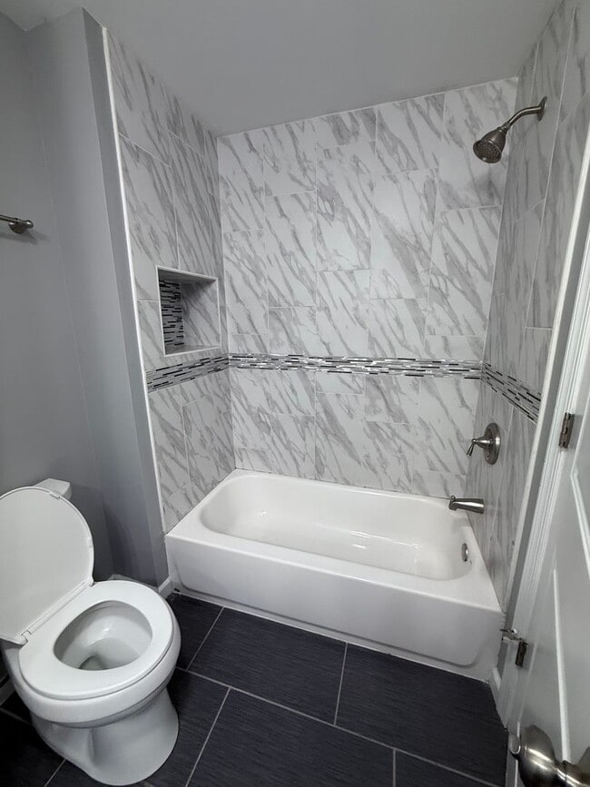 Building Photo - Beautifully Renovated 2 bedroom home with ...