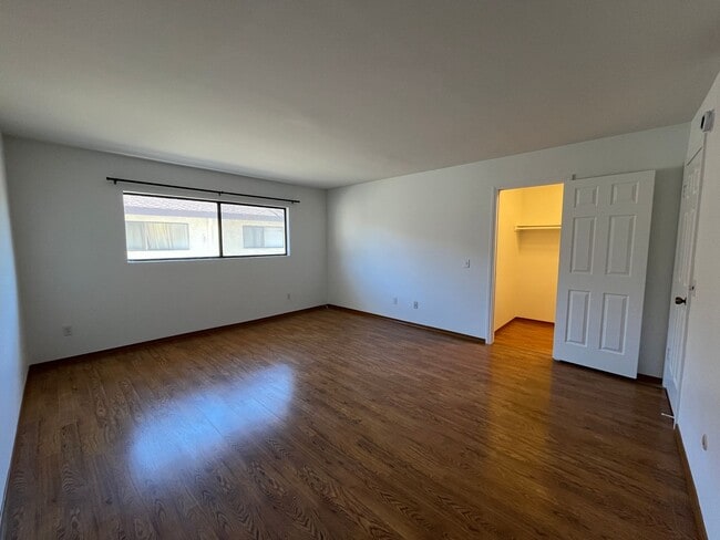 Building Photo - Canoga Park 1BR w/all appliances, parking, pool + spa!