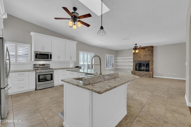 Building Photo - 232 Ave Mirador