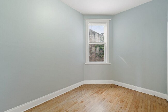 Building Photo - 4910 W Van Buren St