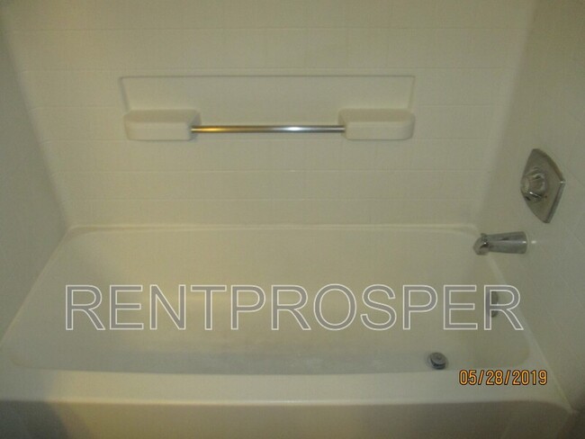 Building Photo - 3858 Bay Club Cir