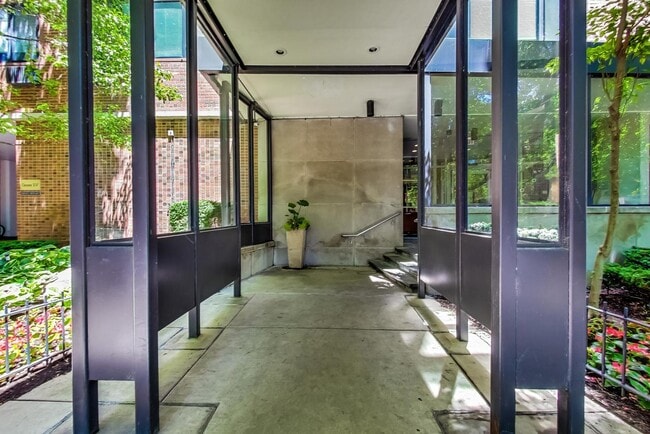 Building Photo - 3100 N Lake Shore Dr