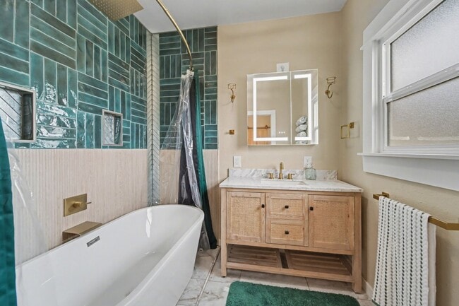 Building Photo - Beautifully Remodeled 3-Bedroom Home with Modern Upgrades