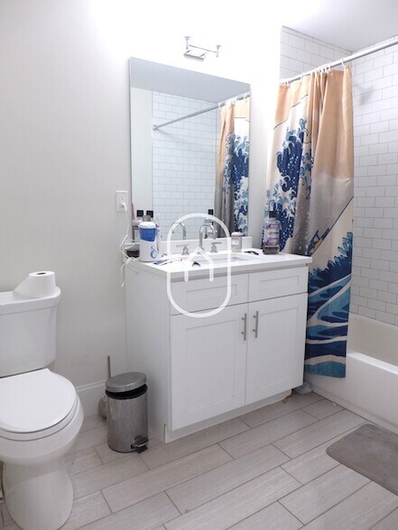 Building Photo - 8 Newcomb St