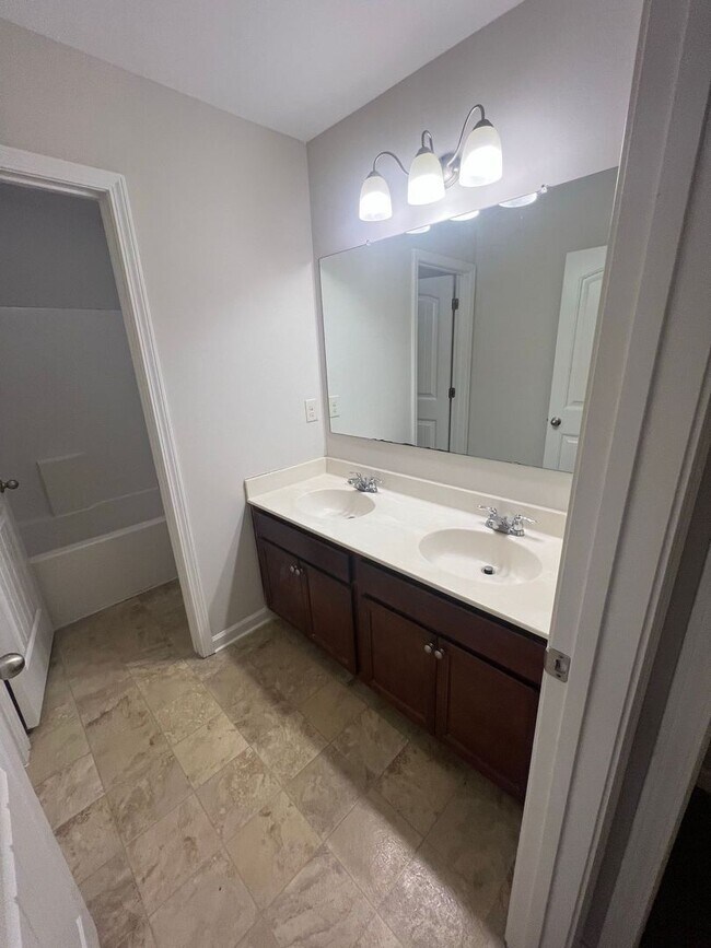 Building Photo - Beautiful 4-Bedroom Home with Gourmet Kitchen and Spacious Master Suite in Swim/Tennis Community