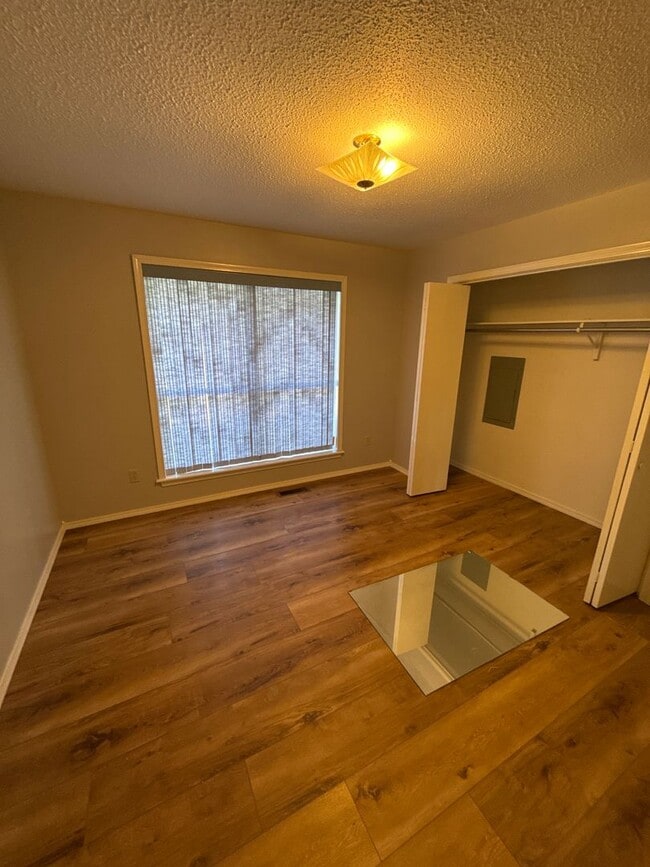 Building Photo - 185 Ridgeview Ln