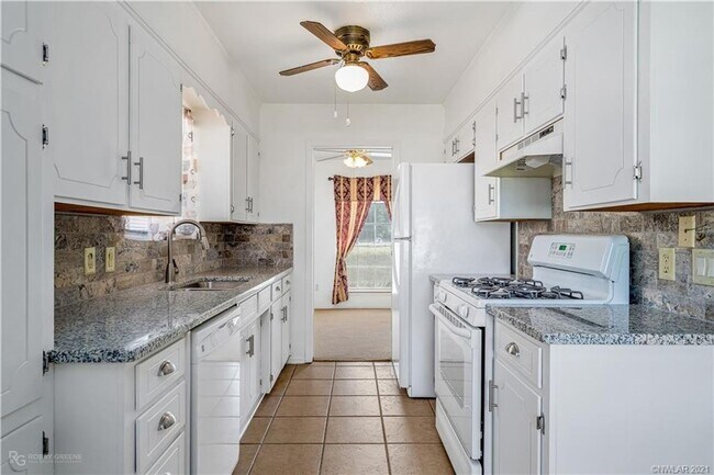 Building Photo - Updated 3 bed/ 2 bath home in South Bossier