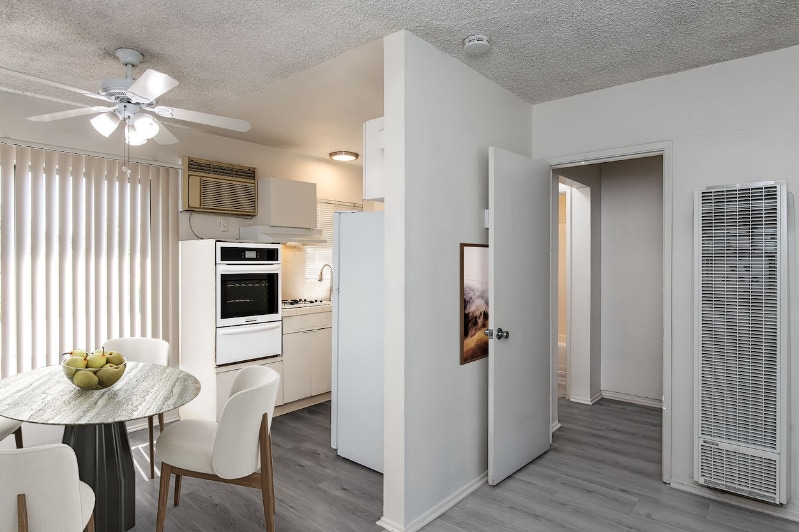 Building Photo - 550 N Catalina Ave