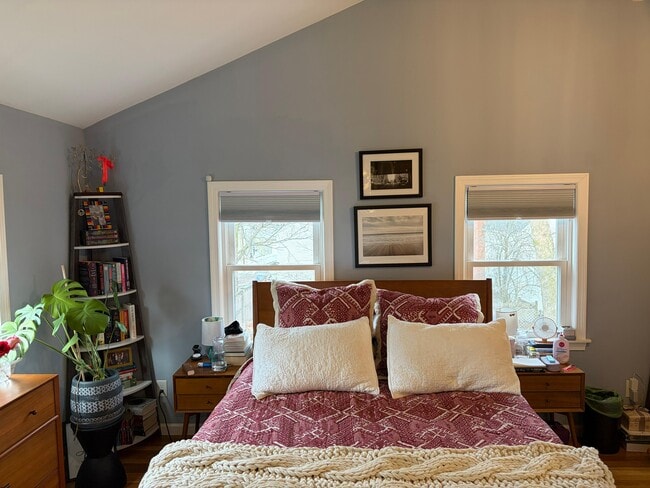 Building Photo - 52 Bolton St