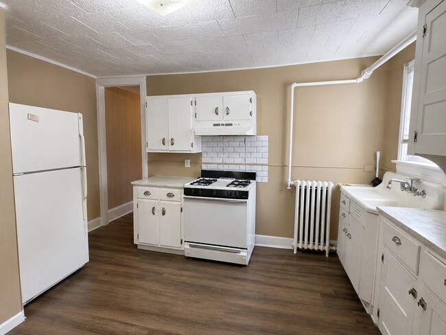 Building Photo - 209 Reno Ave