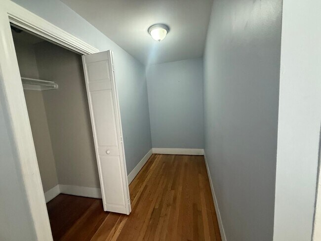 Building Photo - 39 Bremer St