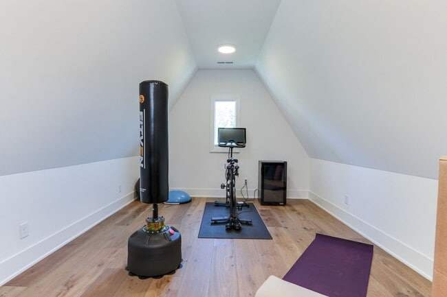 Building Photo - Extrordinary 4BD, 4.5BA Raleigh Home in an...