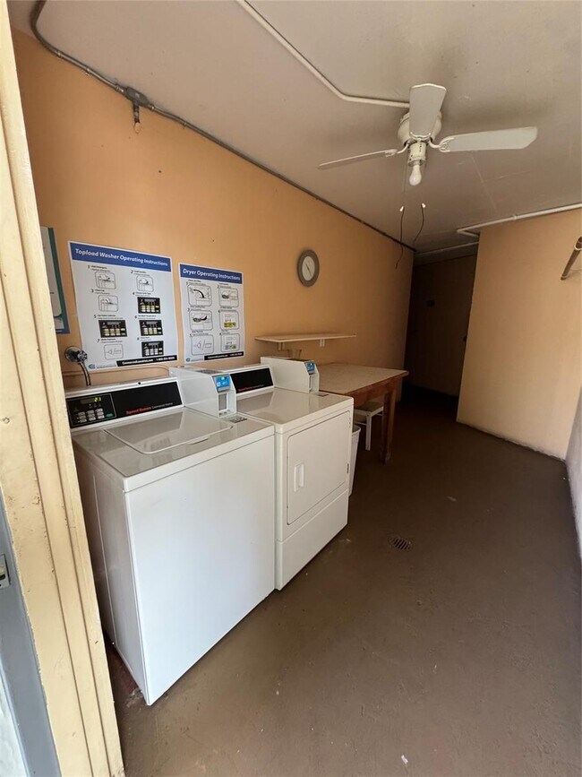 Building Photo - 6550 Royal Palm Blvd