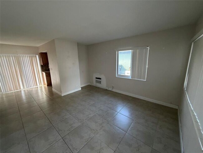 Building Photo - 2170 NE 44th St