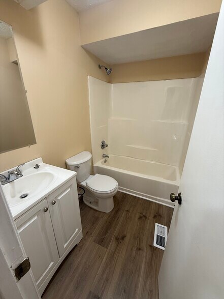 Building Photo - 1208 37th St