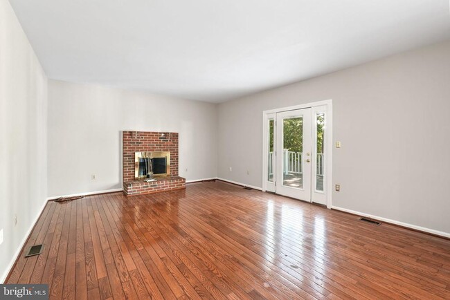 Building Photo - 10 Apple Blossom Ct