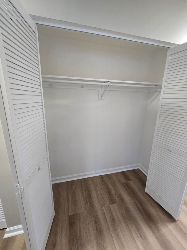 Building Photo - Welcome Home to Bellagio South Living: Where Comfort Meets Convenience