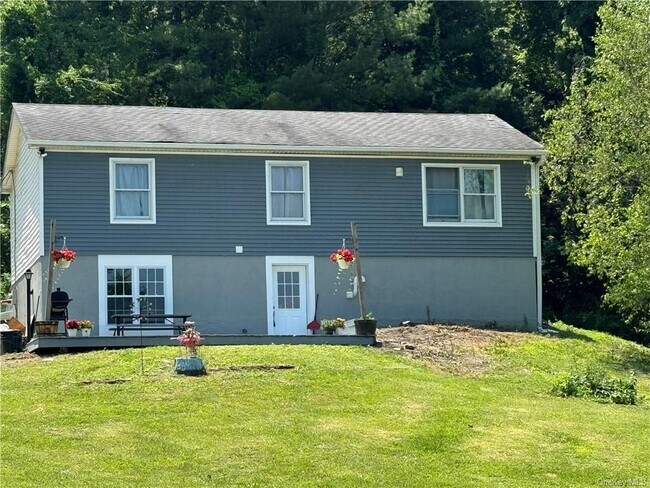 Building Photo - 20 Davis Hill Rd