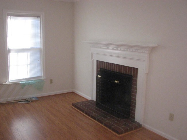 Building Photo - 2339 Commonwealth Dr