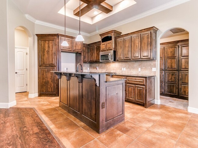Building Photo - 4 Bedrooms/3Car/Edmond Schools -  Community Pool- Storm Shelter