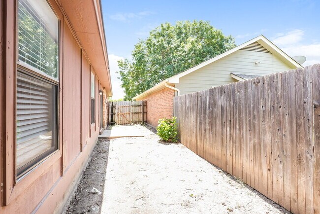 Building Photo - 1416 Horncastle St