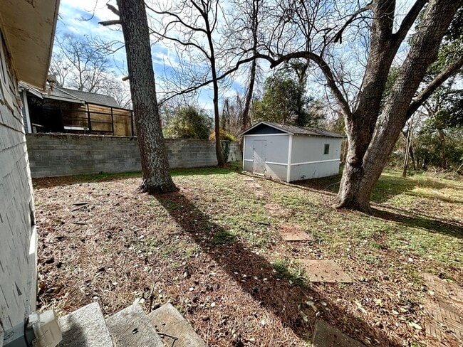 Building Photo - 202 Maurice St