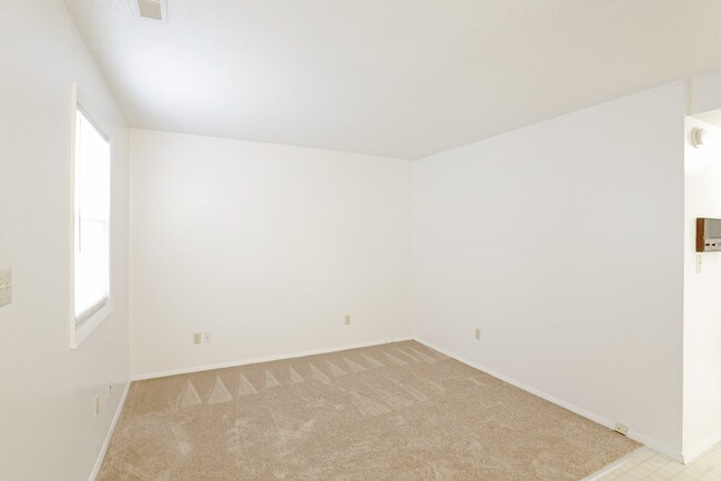 Building Photo - 202 Spring Creek Dr